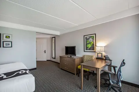 La Quinta Inn & Suites by Wyndham Miami Airport West in Miami — foto 8