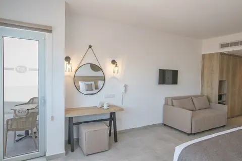 Bohemian Gardens Hotel in Παραλίμνι — foto 24