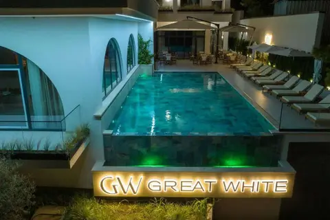 Great White Hotel in Shëngjin — foto 2