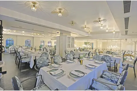 Hotel Martiness in Durres — foto 23