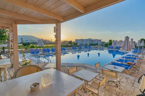 Golden Bay Hotel in Δημοτική Ενότητα Μαλίων — foto 9