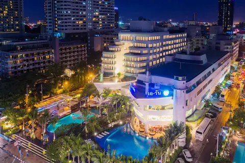A-One The Royal Cruise Hotel in พัทยา