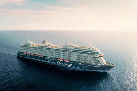 11 dg cruise West Mid Zee Mein Schiff Flow in Ajaccio, foto 2