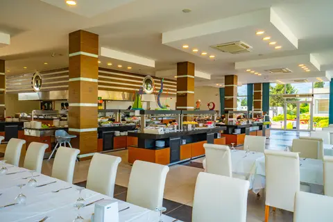 Karya Family Resort Hotel in Menderes — foto 16