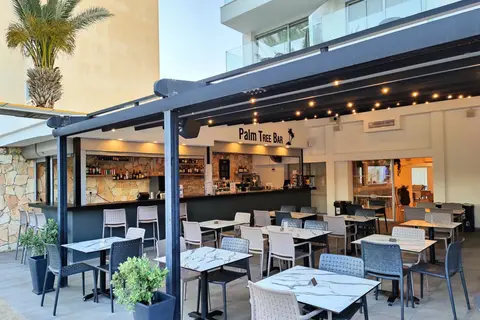 Bohemian Gardens Hotel in Παραλίμνι — foto 5