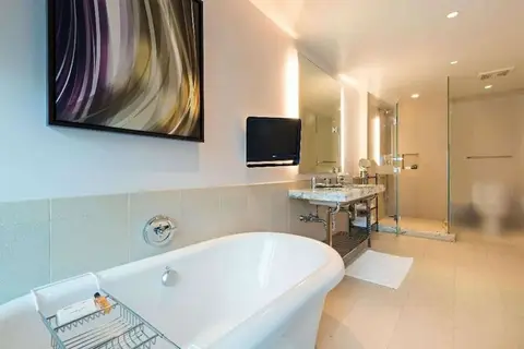 West 57th Street by Hilton Club in New York — foto 27