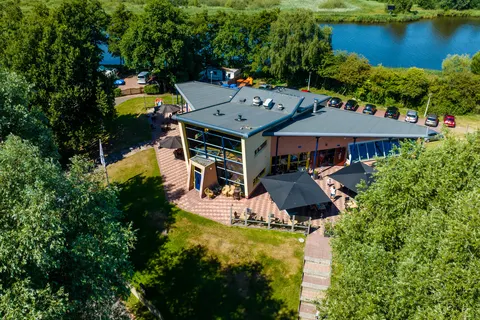 Vakantiepark Bergumermeer in Sumar — foto 33