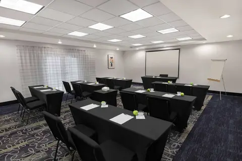 La Quinta Inn & Suites by Wyndham Miami Airport West in Miami — foto 22