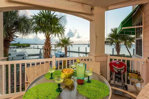 Sunset Vistas Beachfront Suites in Treasure Island — foto 11