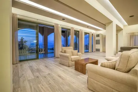 Elegance Luxury Executive Suites in Tragaki, foto 16