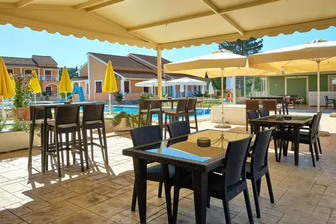 Yiannis Village Sidari in Λιβάδι — foto 9