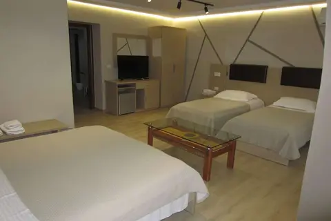 Freddy's Hotel in Tirana — foto 14