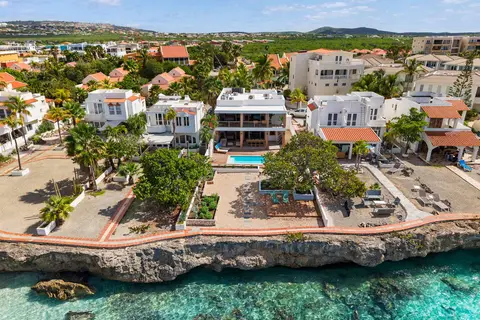 Hamlet Oasis Resort - Studios & Apartments in Hato