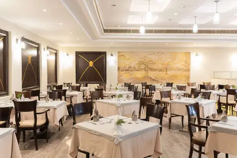 SRNTY Sahl Hasheesh in Arrivals Piazza — foto 15