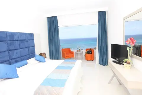 Odessa Beach Hotel in Παραλίμνι — foto 13