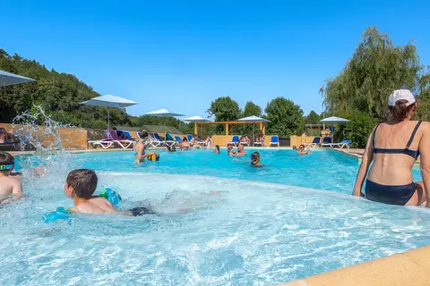 Camping Le Pont De Mazerat in Marcillac-Saint-Quentin — foto 8