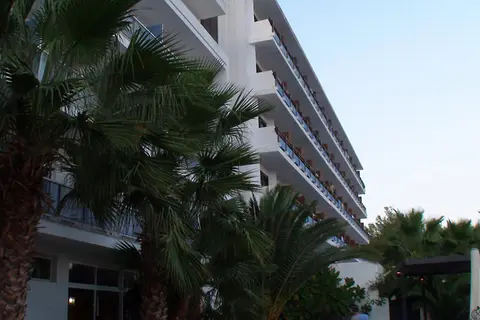 Hotel  AzuLine Bergantín in Sant Josep de sa Talaia — foto 13