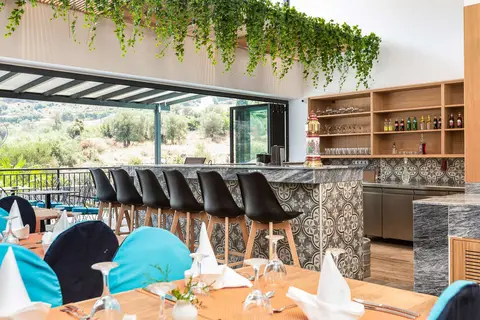 T Hotel Premium Suites in Vlichada, foto 13