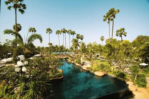 Hotel & Resort Jomtien Palm Beach in พัทยา