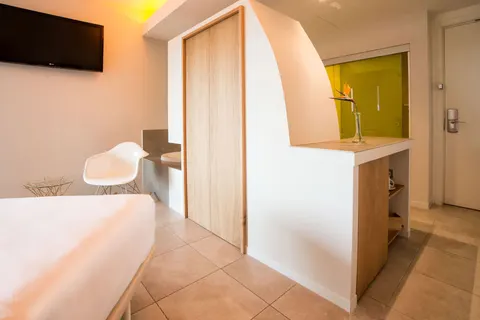 Fly & Go Higueron Hotel Malaga, Curio Collection by Hilton in Fuengirola — foto 10
