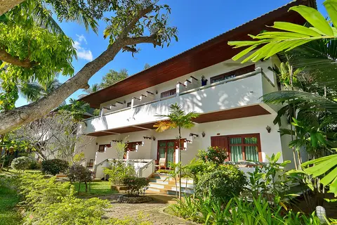 Hotel First Bungalow Beach Resort in บ้านบางรักษ์ — foto 13