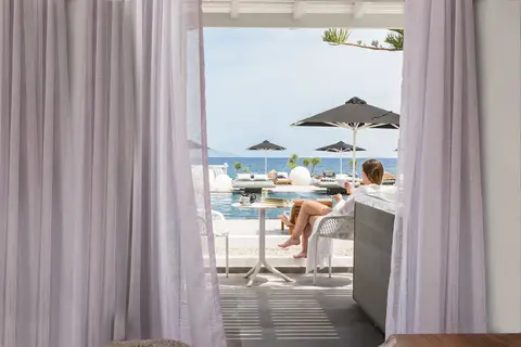 Nikki Beach Resort & Spa Santorini in Δημοτική Ενότητα Τιθορέας — foto 7