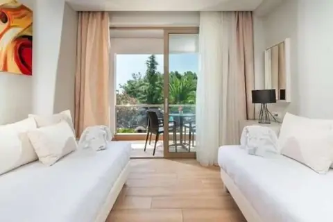 4 You Boutique in Μεταμόρφωση — foto 25