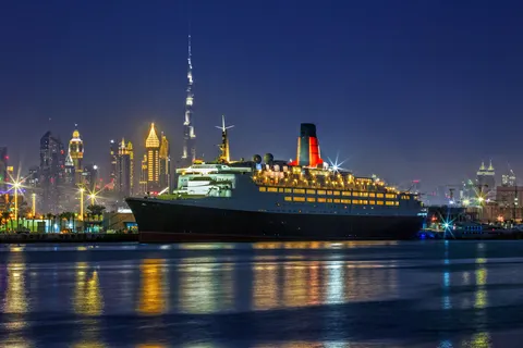 Queen Elizabeth 2 Hotel in دبي