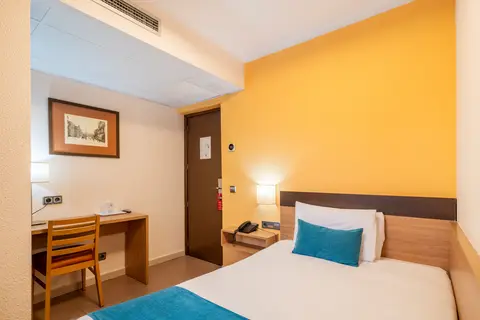Hostal Ballesta in Madrid — foto 12