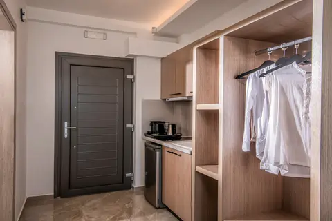 Ebenus Suites  by Checkin in Δημοτική Ενότητα Γουβών — foto 19