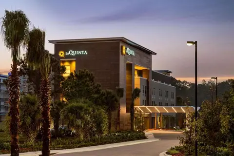 La Quinta Inn & Suites by Wyndham Orlando IDr in Orlando — foto 10