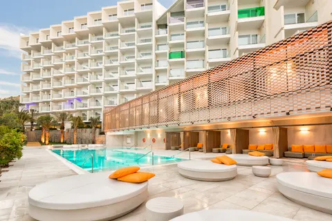 Fly & Go Higueron Hotel Malaga, Curio Collection by Hilton in Fuengirola — foto 9