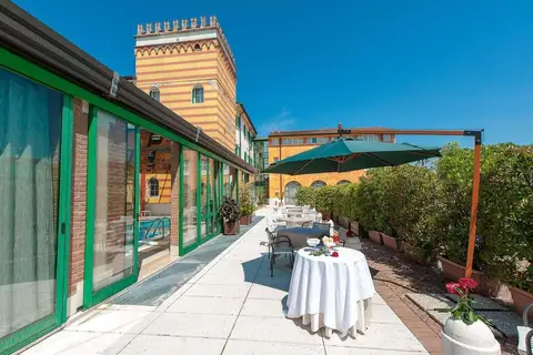 Hotel Villa Malaspina in Castel d'Azzano — foto 22