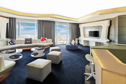 V Hotel Dubai Curio Collection by Hilton in دبي — foto 23