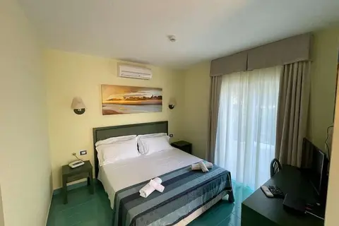 Hotel Baia dei Faraglioni in Mattinata — foto 17