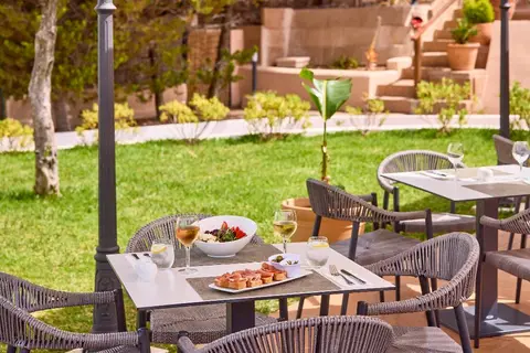 Universal Aparthotel Don Camilo in Sant Elm — foto 10