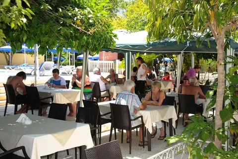 Riverside Garden Resort in Alsancak — foto 7