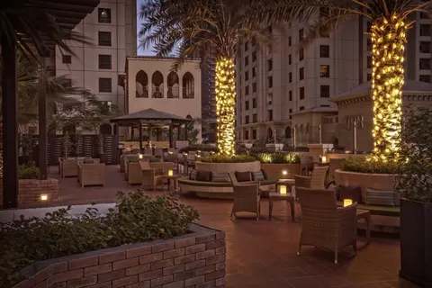 Amwaj Rotana in JB Gastropub — foto 30