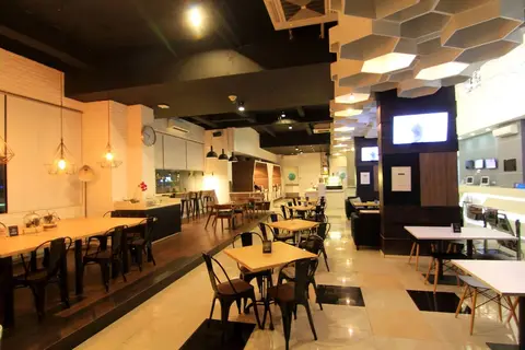 Berry Biz Hotel Sunset Road in Kuta — foto 27