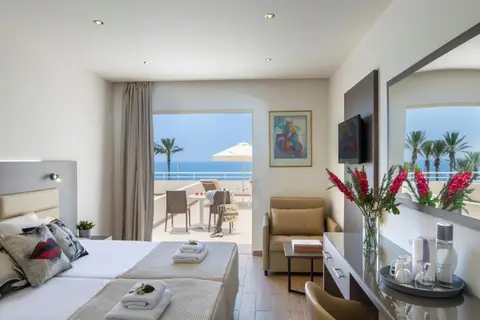 Queen's Bay Hotel in Paphos — foto 9