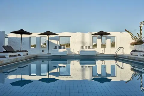 Mr & Mrs White Paros in Νάουσα — foto 3