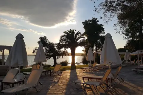Radisson Paradise Beach Resort in Αμάρυνθος — foto 19