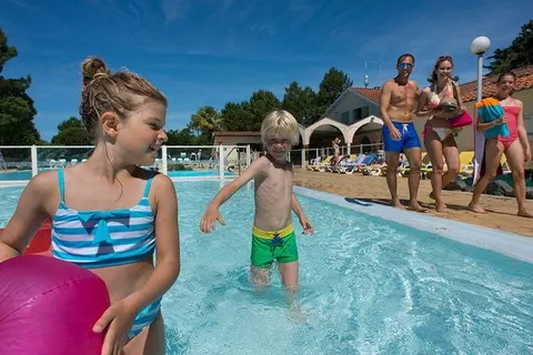 Camping Les Pierres Couchées foto 4