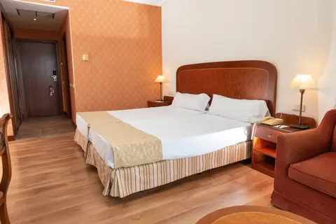 Hotel Termes Montbrio in Montbrió Del Camp — foto 11