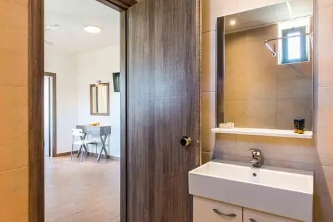 Gerona Mare Apartments in Γεράνι — foto 21