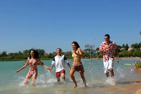 Camping Le Grand Lac in Clairvaux-les-Lacs — foto 13