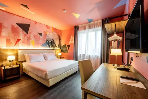 Muraless Art Hotel in Castel d'Azzano — foto 7