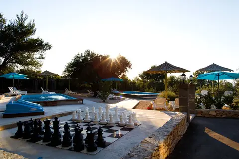 Waterman Beach Village camp & glamping in Supetar — foto 17