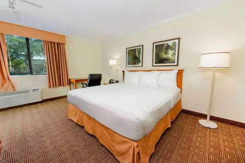 La Quinta Inn & Suites by Wyndham Ft Lauderdale Cypress Cr in Fort Lauderdale — foto 23