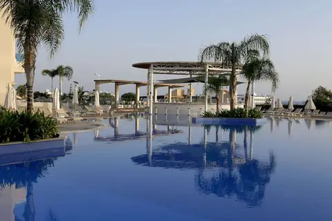 Sunrise Oasis in Παραλίμνι — foto 18